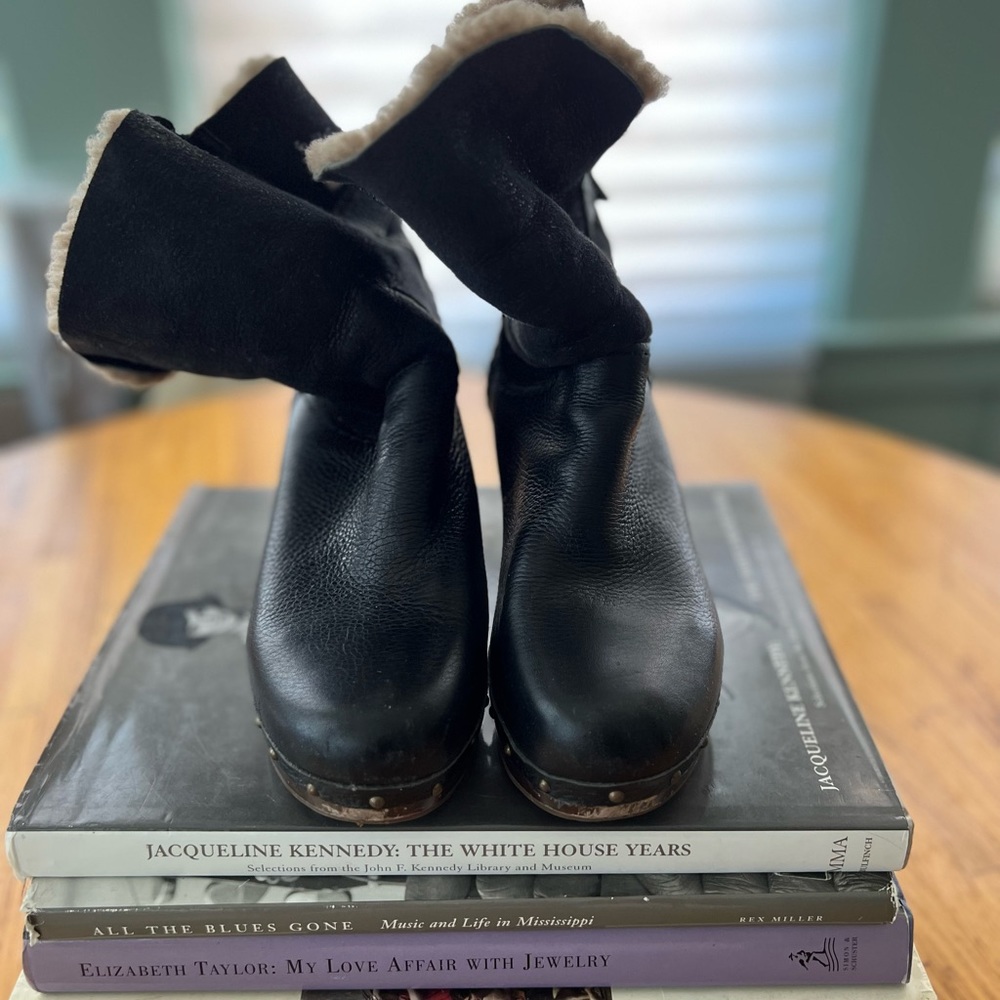 Clog boots